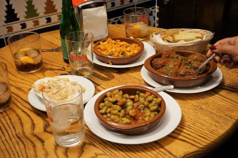 Granada: Traditional Tapas and Wine Tour - The Starting Point: Plaza del Campillo