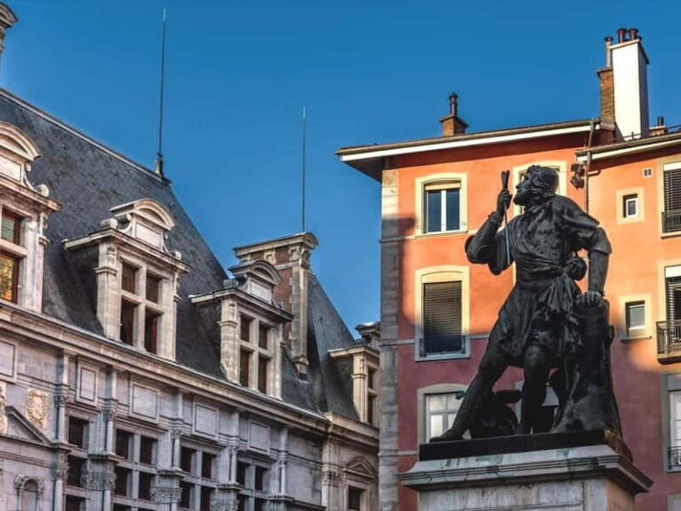 Grenoble: 2-hour Best Intro Walking Tour with a Local - What to Expect During the Tour