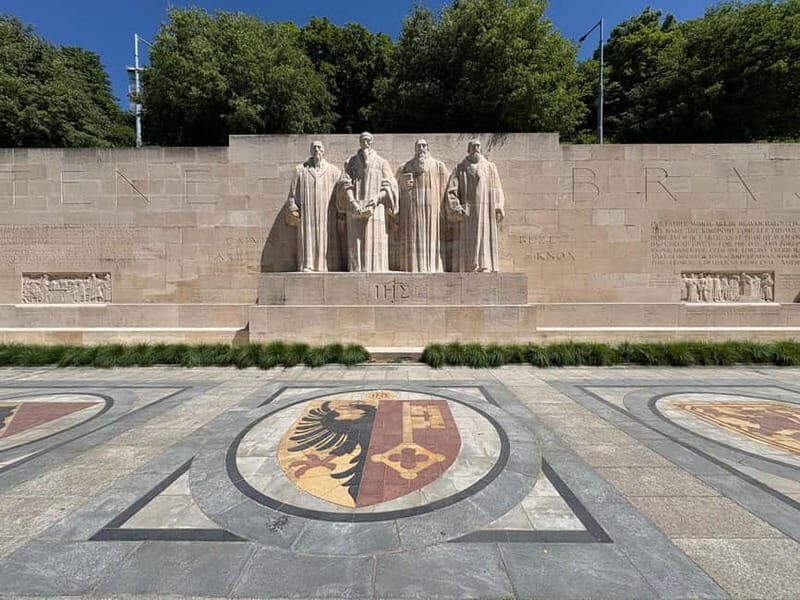 Guided day trip from Geneva with pick-up service - Iconic Landmarks: Jet dEau and Old Town