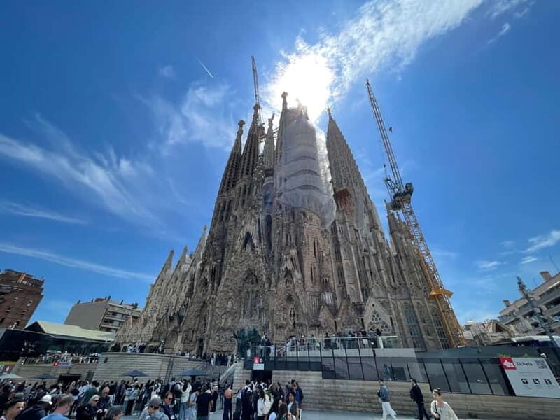 Guided Tour of Sagrada Familia - Gaudi's dream - The Highlights of the Tour
