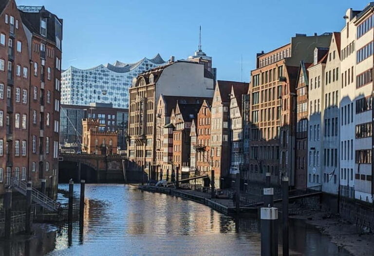 Hamburg: Guided Tour in French, the essentials in 2,5 hours! - Why You Should Consider This Tour