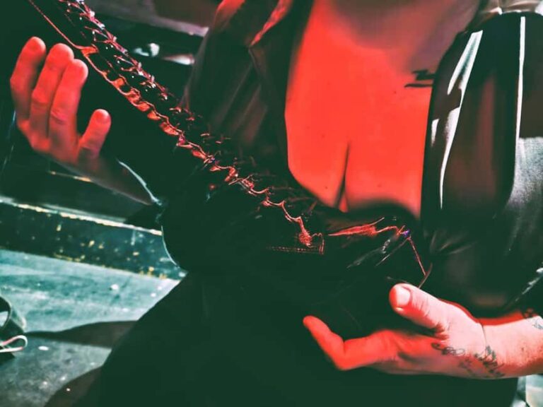 Hamburg: Neighborhood tour with a former dominatrix - The itinerary, step-by-step