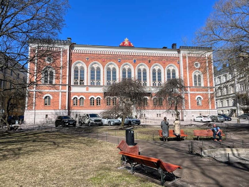 Helsinki: Private All Star Walking Tour - Helsinki University and Uspenski Cathedral