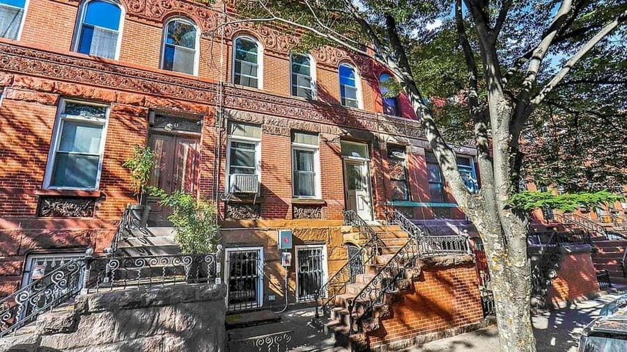 Home visit in Brooklyn & tour of the Bushwick Collective street art - Why This Tour is Worth It