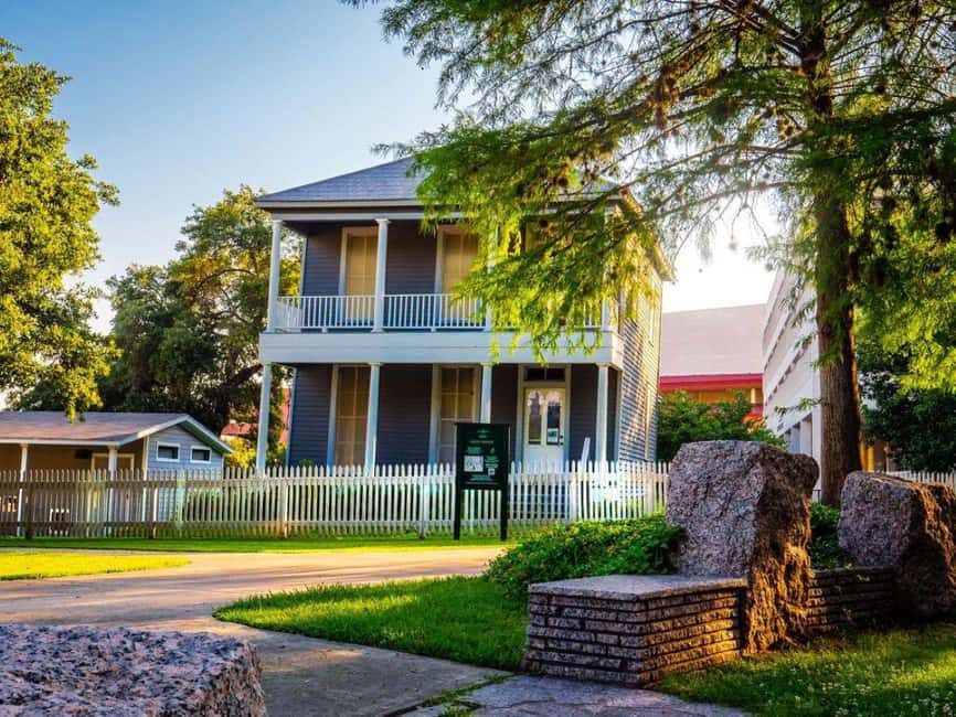 Houston: Downtown Walking History Tour - Who Will Love This Tour?