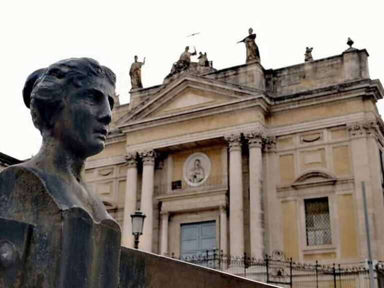 In the popular heart of Catania: from Civita to San Berillo - What Makes This Tour Stand Out?