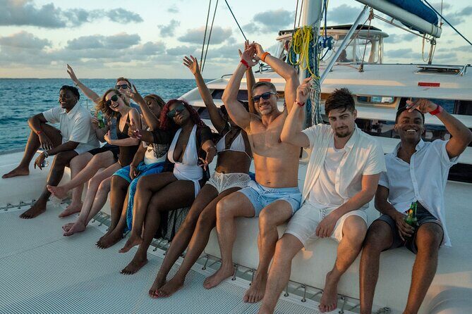 Isla Mujeres Full-Day Catamaran Tour  Buffet, Open Bar & Pickup - FAQ