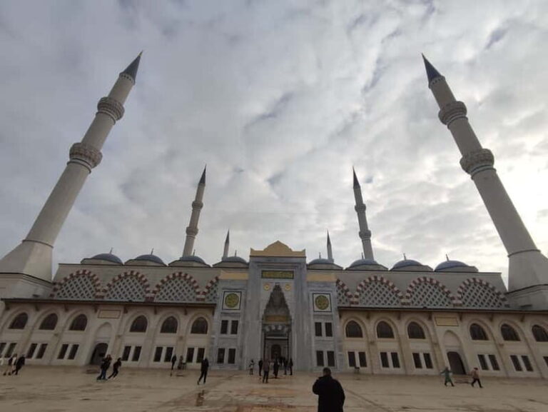 Istanbul: Explore Europe and Asia by Guided Bus and Boat - Practical Considerations and Tips