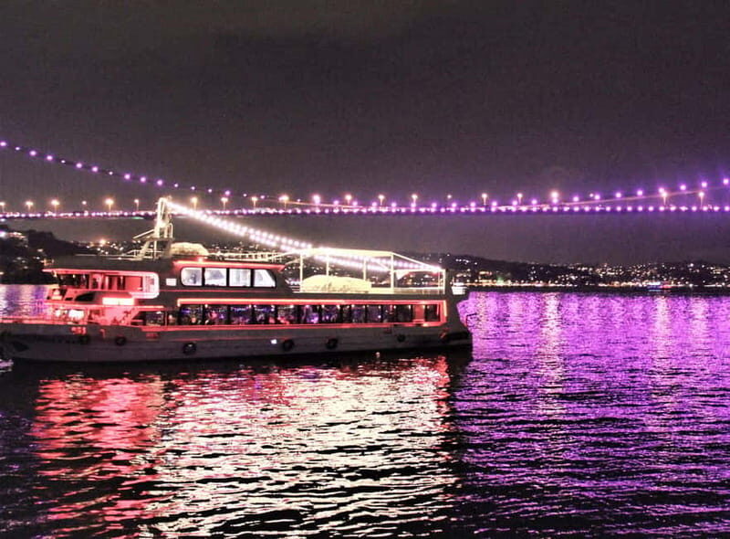 Istanbul: Unforgettable Night on the Bosphorus Dinner Cruise - The Views and Photo Opportunities