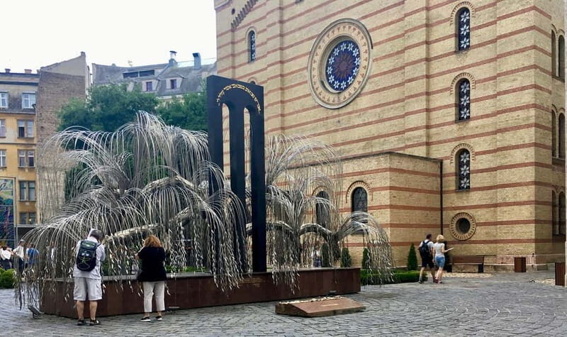 Jewish Heritage Walk: Synagogues, Shoes, Secrets & Flódni - The Itinerary in Detail