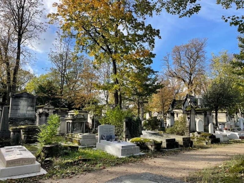 Join a small group tour of the Père Lachaise cemetery in Italian - Detailed Breakdown of the Tour Experience