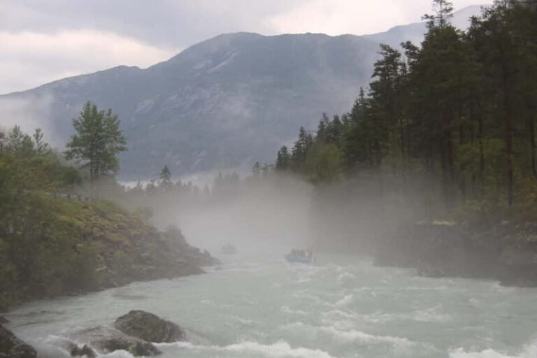 Jostedal: Elvepurka Rafting Trip - An In-Depth Look at the Jostedal: Elvepurka Rafting Trip