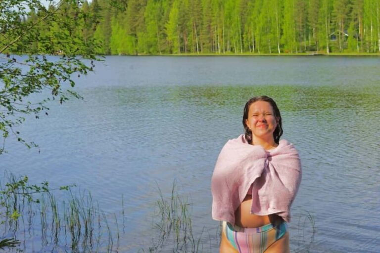 Jyväskylä: Cottage Day with Locals and Sauna & Campfire Food - The Experience in Detail