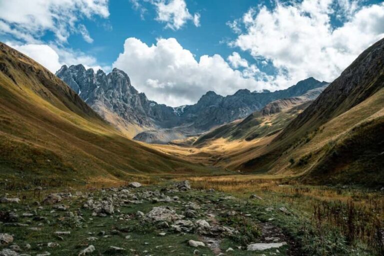 Kazbegi: Juta Valley Day Trip with 4WD Transport - What to Expect on the Day