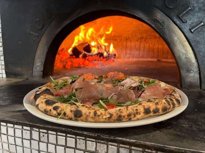 Kelowna: Ultimate Kelowna Food Tour - The Guides & Atmosphere