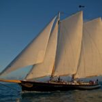 Key West: Live Christmas Holiday Music Cruise with Hot Cocoa - Drinks and Treats: Keeping It Festive and Flavorable