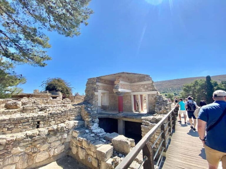 Knossos: Private Tour with a Licensed Guide & Entry Ticket - The Charm of Visiting Knossos