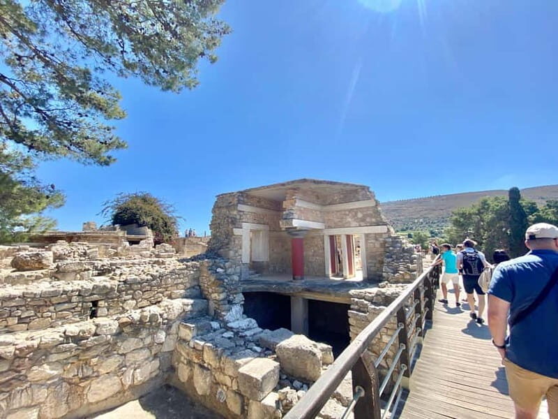Knossos: Private Tour with a Licensed Guide & Entry Ticket - The Charm of Visiting Knossos