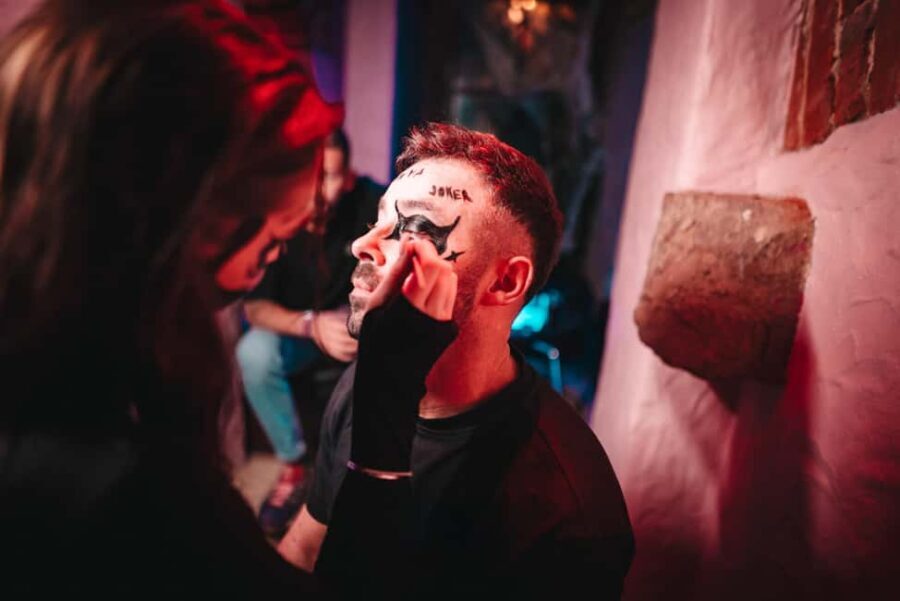 Krakow: Halloween Pub/Club Crawl With 1 H Unlimited Alcohol - What Sets This Tour Apart?