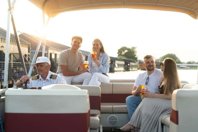 Kraków: River Cruise 30 minutes - The Viewpoints and Landmarks