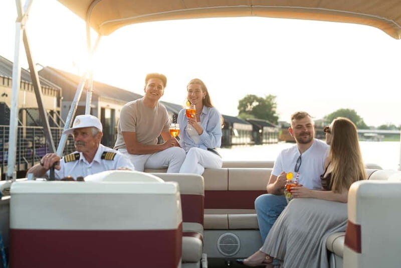 Kraków: River Cruise 30 minutes - The Viewpoints and Landmarks