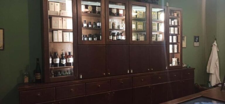 Krakow: Visit Apteka Pod Orlem in Italian - What to Expect from the Tour