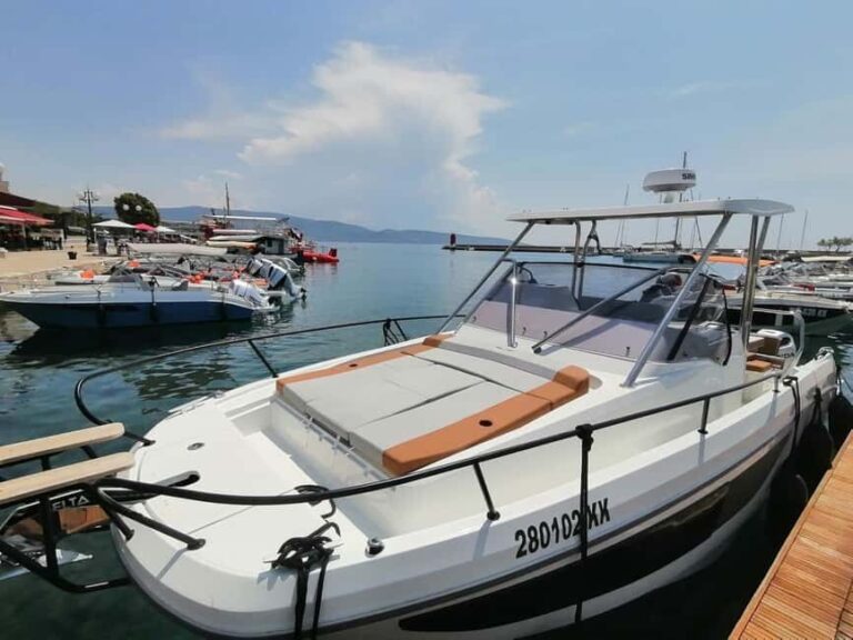Krk: Rent a boat Beneteau Flyer 9 - Navigating the Croatian Coast in Style: An In-Depth Look