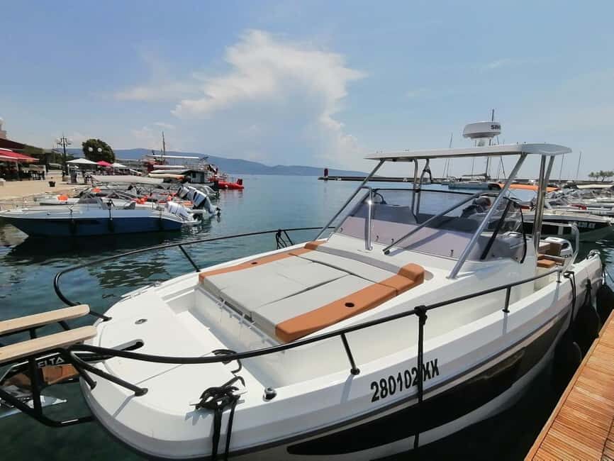 Krk: Rent a boat Beneteau Flyer 9 - Navigating the Croatian Coast in Style: An In-Depth Look