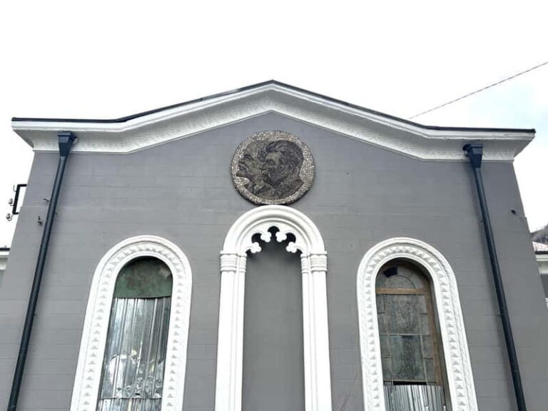 Kutaisi: Chiatura Cable Cars & Katskhi Pillar Guided Tour - Visiting the Katskhi Pillar: A Spiritual Landmark