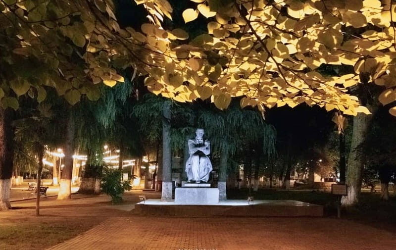 Kutaisi: Historic Walking Tour with Guide, 3 Hours - What Makes This Tour Stand Out