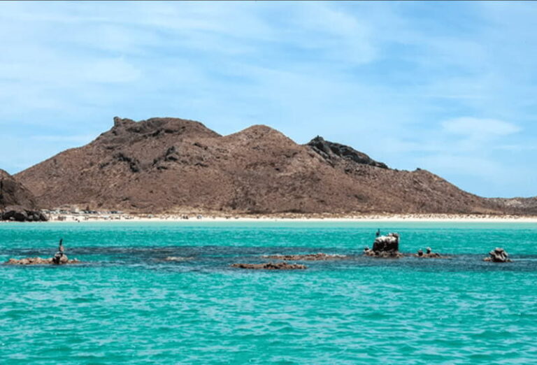 La Paz: Boat ride to Espiritu Santo island and sloop - The Boat and Itinerary Logistics