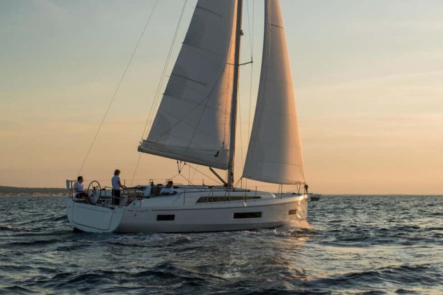 Lagos: Beneteau Oceanis 40.1 Private Sailing Experience - Exploring the Algarve Coast