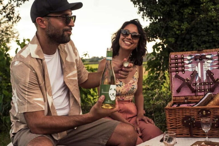 Lake Garda: Pic Nic in the vineyard with wine tasting - Discovering the Charm of Lake Garda’s Vineyard Picnic