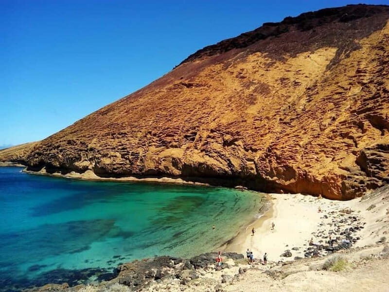 Lanzarote: La Graciosa Complete Jeep Tour with Beach Time - Detailed Breakdown of the Itinerary