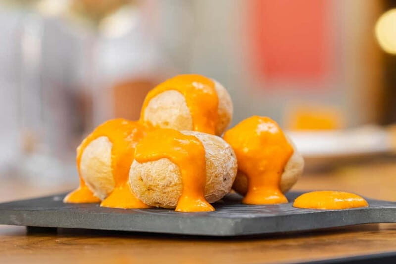 Las Palmas: Gourmet Tapas and Wine Tour in the Old Town - What to Expect at Each Stop