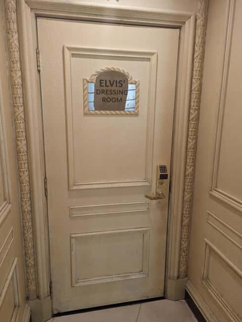 Las Vegas: Elvis Presley History Walking Tour of Landmarks - The Practical Details: Duration, Cost, and Accessibility