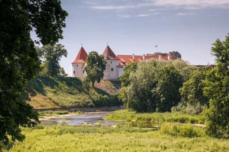 Latvian Palace and Medieval Castle Private Trip - The Sum Up