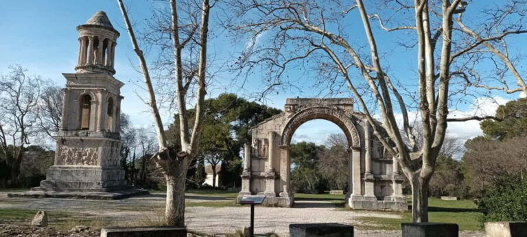 Les Baux De Provence and St-Rémy De Provence by electric bike - Who Would Love This Tour?