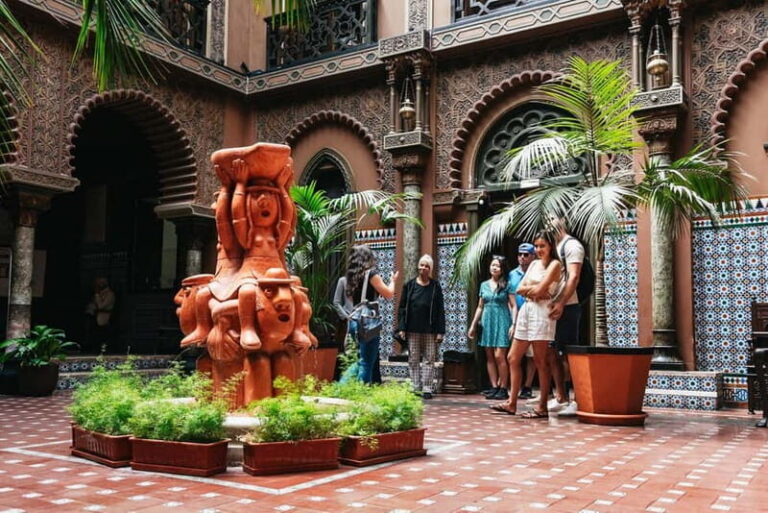 Lisbon: Baixa District Food Tour with Dinner and Drinks - The Experience of the Guides and Stops