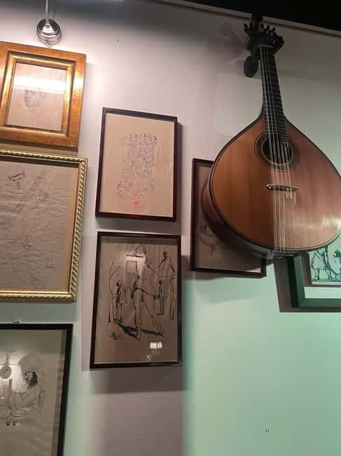 Lisbon: Fado Dinner Show with Traditional Portuguese Cuisine - The Setting and Atmosphere