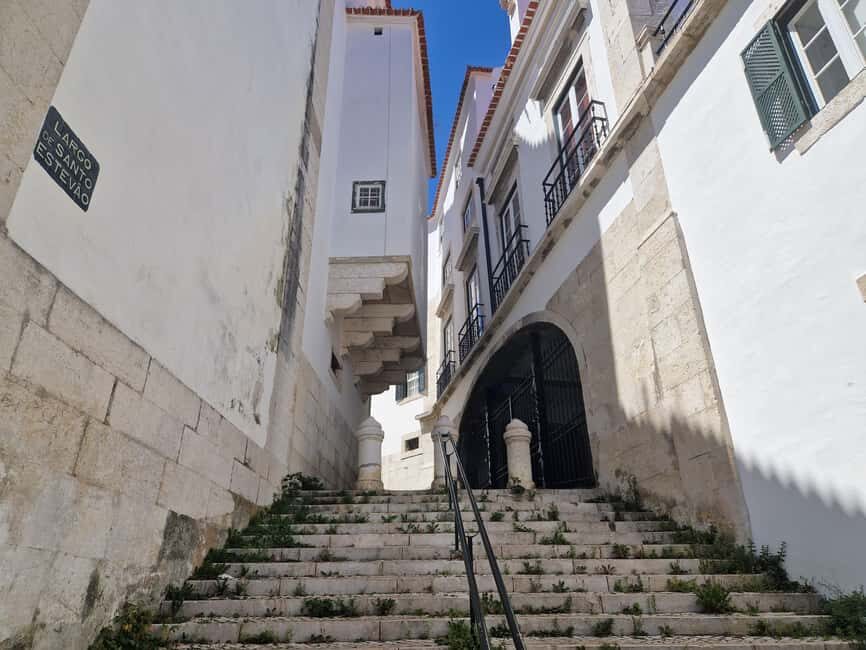 Lisbon: Hidden Gems Walking Tour with Coffee & Pastries - Pausing for Coffee and Pastries