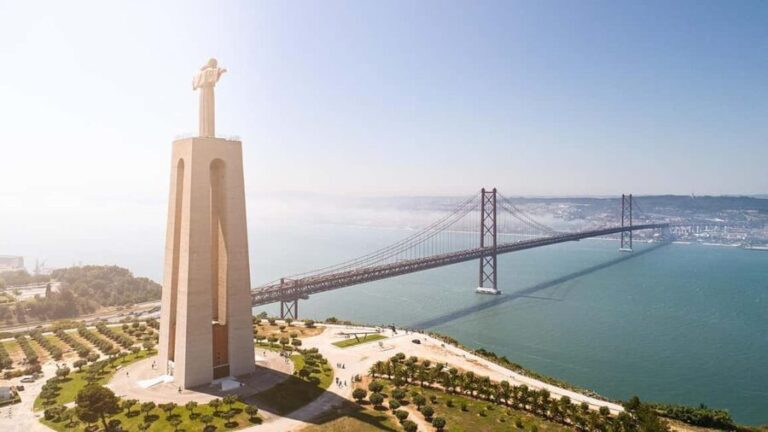 Lisbon: South of the City Historical Tour with Sunset Picnic - Starting Point: Hotel Pickup in Lisbon