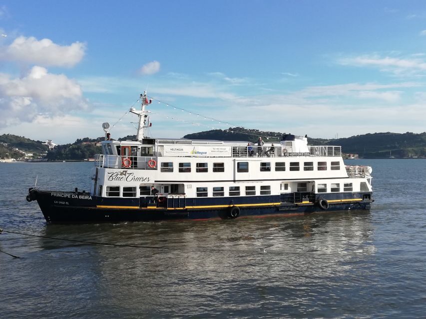 Lisbon: Tagus River Cruise with Welcome Drink - What to Expect on the Cruise