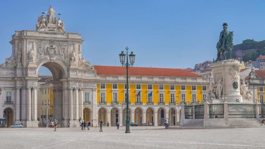Lisbon Tour: Walled City, Alfama & 3 Viewpoints - A Detailed Breakdown of the Itinerary