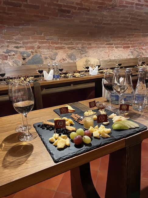 Lithuanian Cheese Tasting & Guided Old Town Tour - The Cheese Tasting Experience: What to Expect  