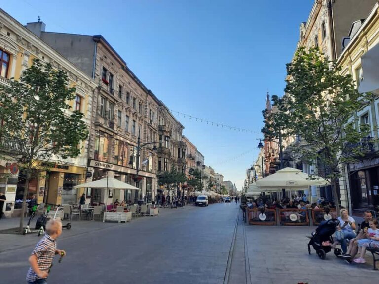 Lodz: Standard Walking Tour  2 Hours of Urban Stories - Why This Tour Works for Travelers