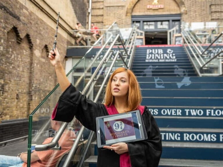 London: 18+ Harry Potter Tour with Cocktail Stop! - Who is this tour best suited for?