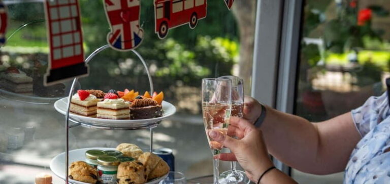 London: Afternoon Tea Bus & Buckingham Palace Entry Option - An In-Depth Look at the Tour Experience