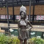 London: Amy Winehouse Bar Tour with Drinks and Snacks - Authentic Experiences and Guides