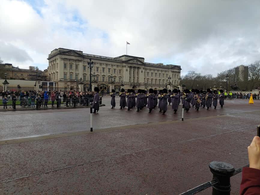 London Buckingham Palace: Changing of the Guard Walking Tour - London Buckingham Palace: Changing of the Guard Walking Tour